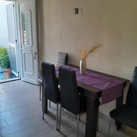بيت للعطل Logaki House *